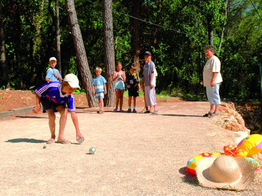 Готель Camping Lou Cantaire Фаєнс Екстер'єр фото